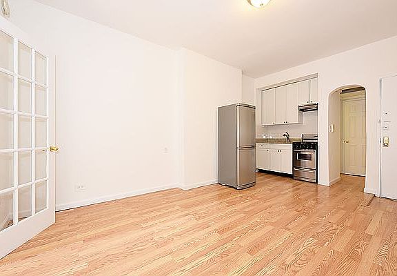 3rd image of 25 Jones St APT 2B