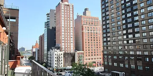 Rented by Loom Capital Group Inc.