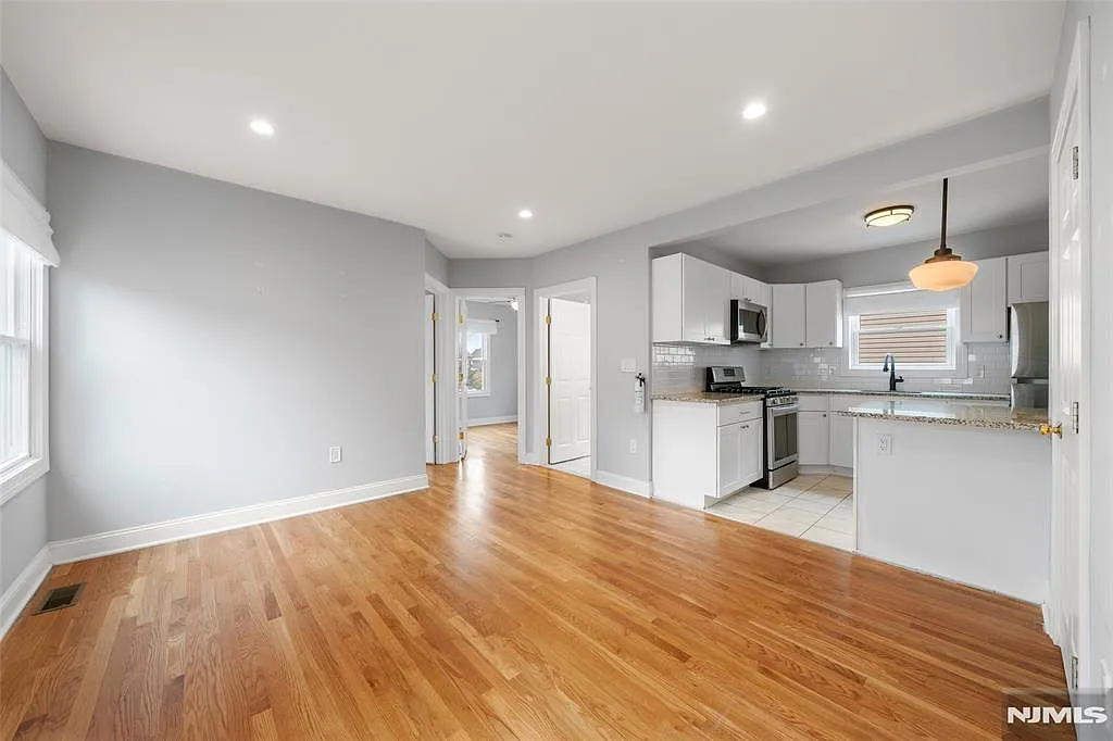 2 bed, $2,600 — Photo 3