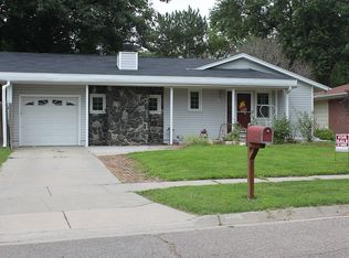 1924 Rancho Rd, Lincoln, NE 68502