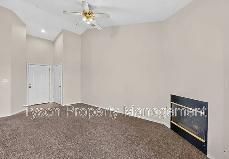 4209 Ridgeway Ct SE #D — Photo 3