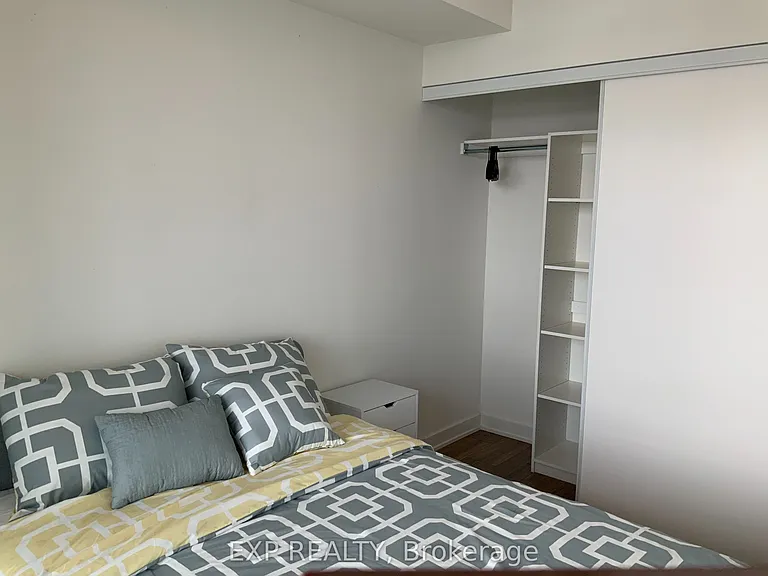 27 Bathurst St #512 — Photo 11