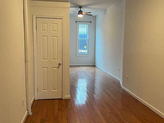 3rd image of 417 Van Brunt St APT 1R