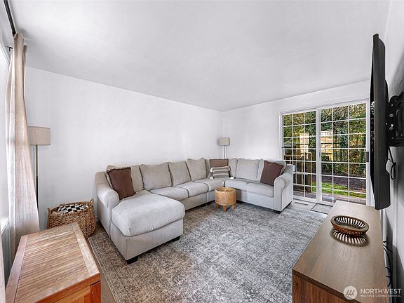 5th image of 1012 36th Street