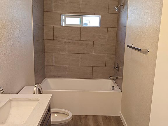 5th image of 687 Claire Ave