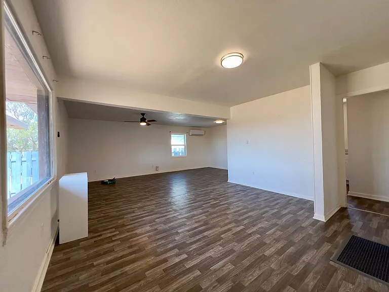 1717 Grant St — Photo 4
