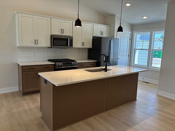 3rd image of 15735 Hawley Dr #32