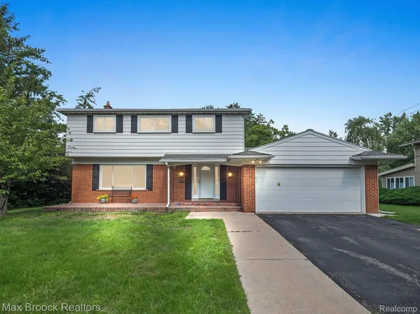 32255 Chesterbrook St, Farmington Hills, MI 48334
