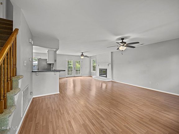 3rd image of 408 Estate Drive