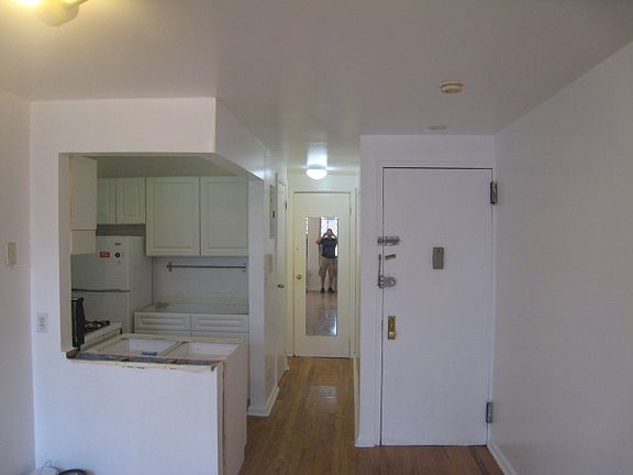 3rd image of 168 Norfolk St APT 13