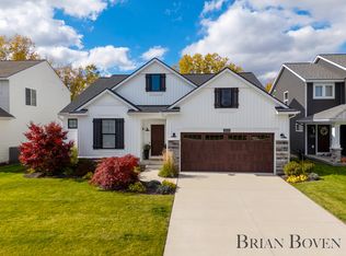 6919 W Cottage Ln NE, Rockford, MI 49341