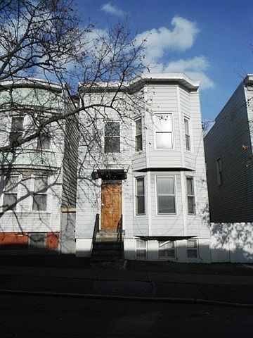 1st image of 381 Orange St