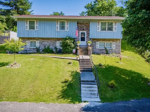 636 E 2nd St, Richlands, VA 24641