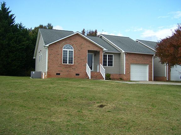 2nd image of 110 River Oaks Cir