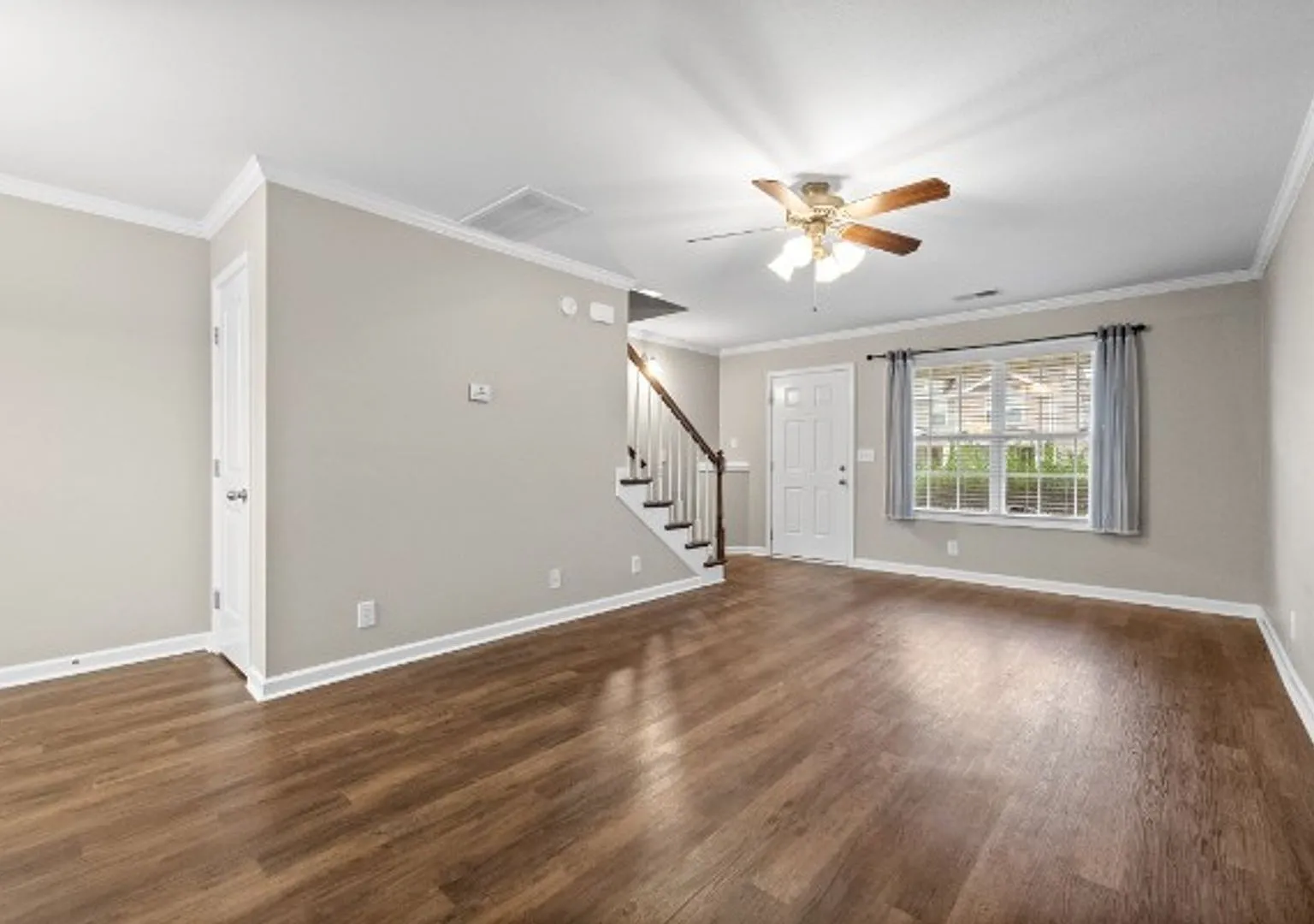 Half Price First Month Rent! Nice Townhome Close To Tennova & I24 — Photo 4
