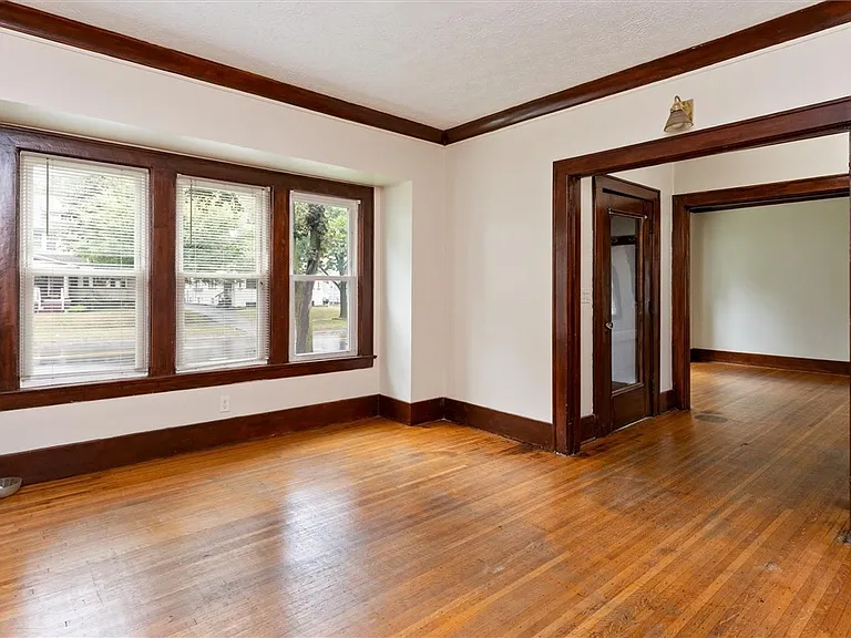 19 Genesee Park Blvd — Photo 20