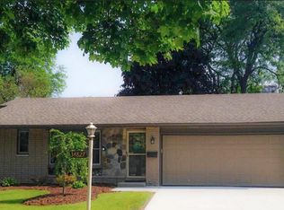 34827 Wood St, Livonia, MI 48154