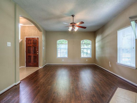 3rd image of 38 E Misty Dawn Dr