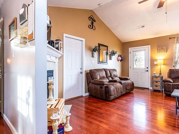 4th image of 2051 Bluebonnet Dr