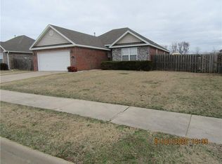 2011 Lexington St, Siloam Springs, AR 72761
