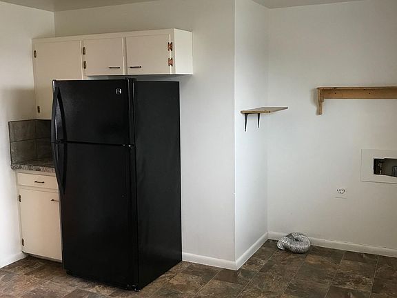 Eat in dining area and laundry hookups