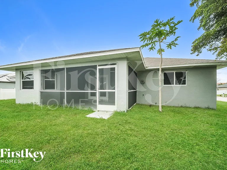 2100 SW 12th Ter — Photo 18