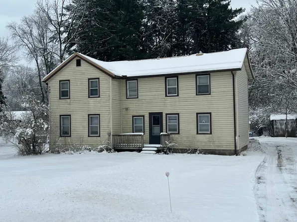 350 Water St, Iola, WI 54945