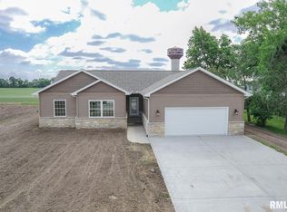 140 Illini Trl, Virden, IL 62690