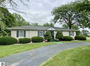 204 Devon Dr, Saint Louis, MI 48880