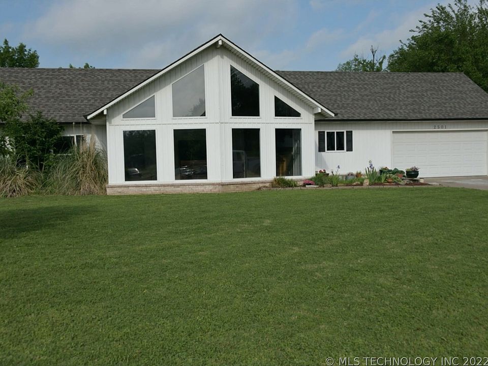 1st image of 2501 SW Wolf Run Dr