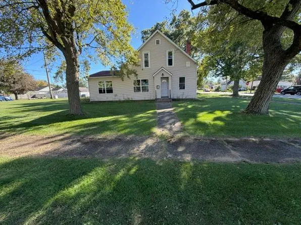 156 W Saint Louis St, Knox, IN 46534