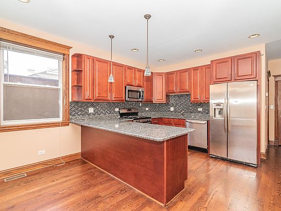 2nd image of 1537 N Paulina St #1