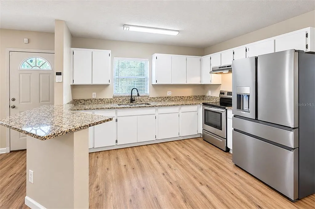 3 bed, 2.0 bath, 1200 sqft, $1,890 — Photo 3