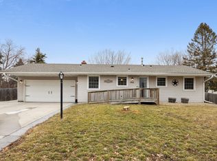 943 Hopewell Ln, Apple Valley, MN 55124