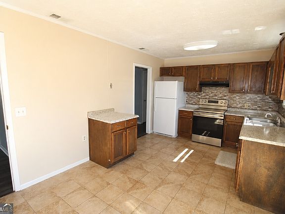 4th image of 104 President Cir