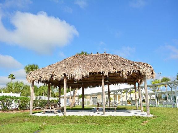 5th image of 556 Stanleys Cay #556