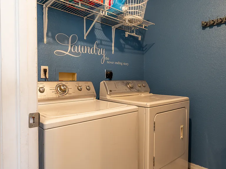4728 SW 24th Ave — Photo 33