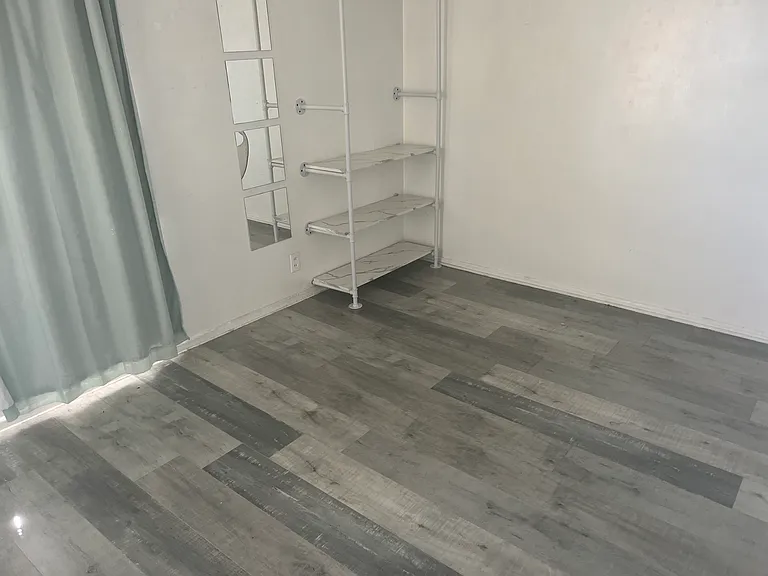 424 Landfair Ave — Photo 9