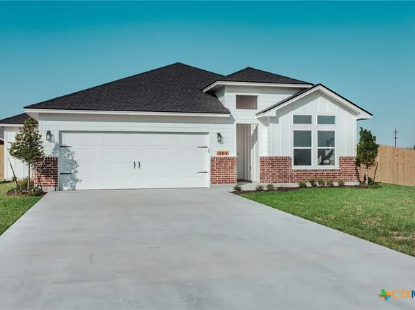 203 Beacon Ln, Victoria, TX 77904