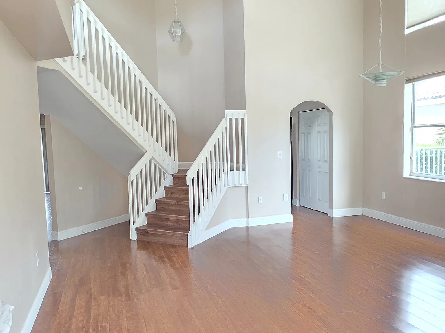 4 bed, 2821 sqft, $4,875 — Photo 3