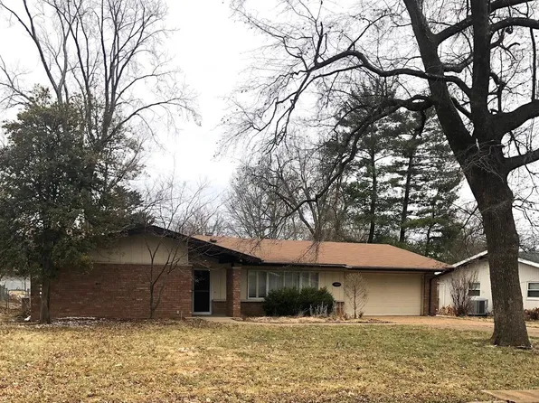 1526 Papillon Dr, Saint Louis, MO 63146