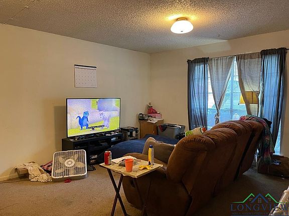 2nd image of 909 Scenic Dr