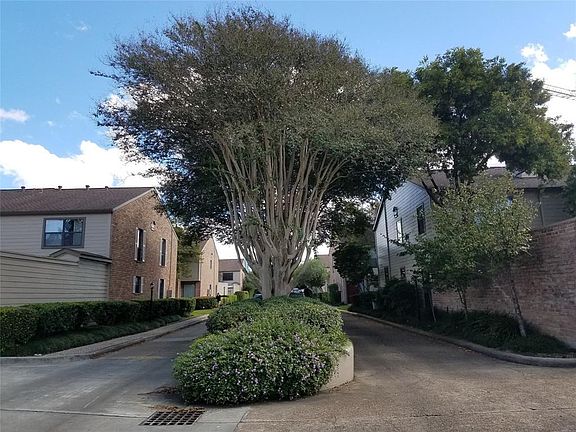 3rd image of 1201 McDuffie St Unit 210