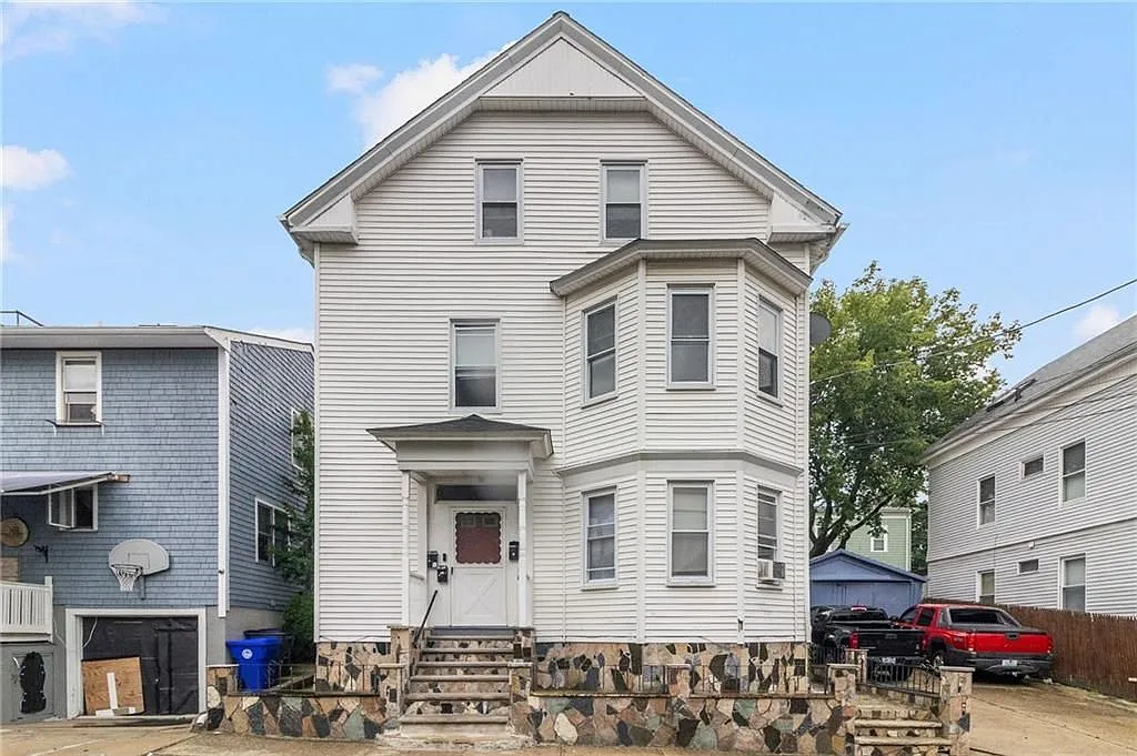 2 bed, 1.0 bath, 900 sqft, $1,800 — Photo 1