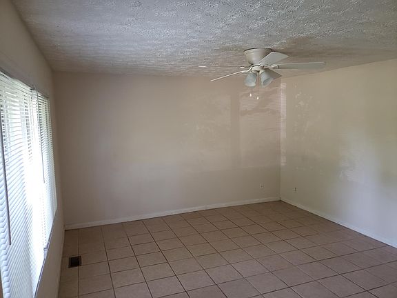 3rd image of 462 Cedar Glen Dr