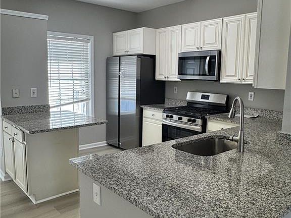 4th image of 4093 Howell Park Rd