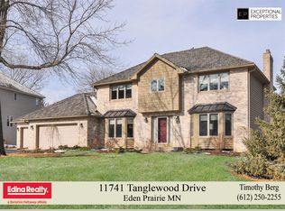 11741 Tanglewood Dr, Eden Prairie, MN 55347