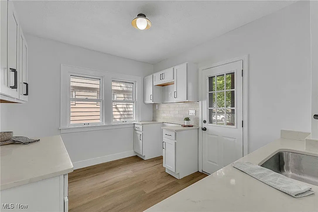 3 bed, 1.5 bath, 1896 sqft, $1,600 — Photo 3