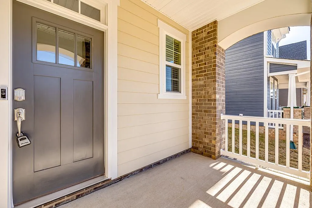 907 Claires Creek Ln — Photo 2