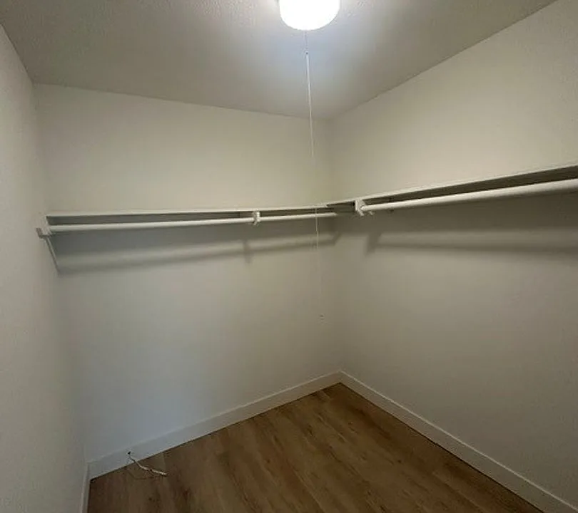 Building Photo 5